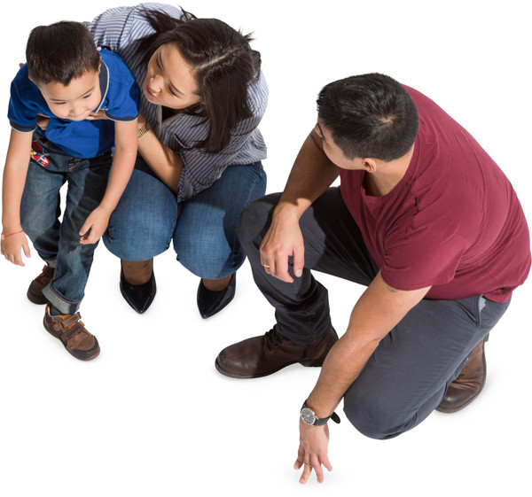 Couple squats with their son image